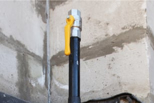 Монтаж стального цокольного ввода — фото