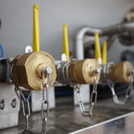 Заправка газгольдера — арматура